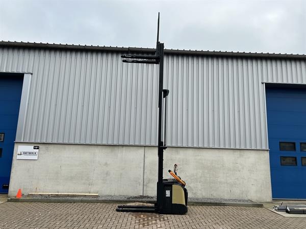 Grote foto vs 21409 elektrische triplex stapelaar crown initiele lift 4750mm doe het zelf en verbouw hefwerktuigen