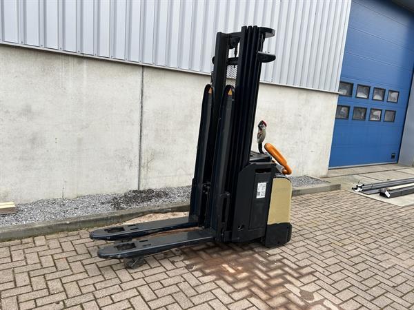 Grote foto vs 21409 elektrische triplex stapelaar crown initiele lift 4750mm doe het zelf en verbouw hefwerktuigen