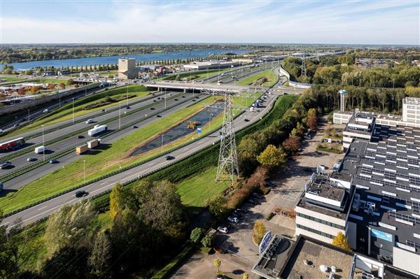 Grote foto te huur bedrijfspand zonnebaan 33a utrecht huizen en kamers bedrijfspanden