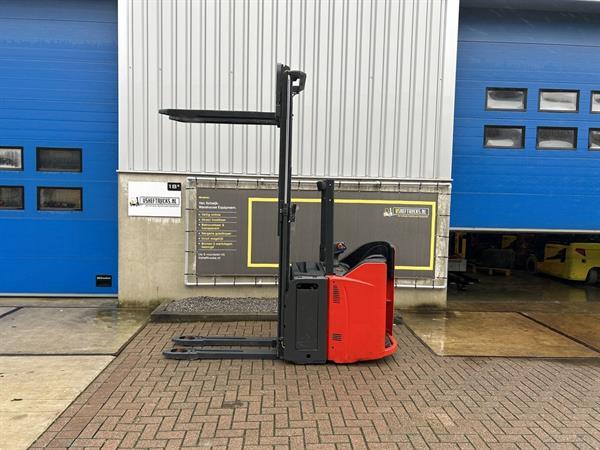 Grote foto vs 21461 elektrische meerijdstapelaar linde 2424mm initiele lift doe het zelf en verbouw hefwerktuigen