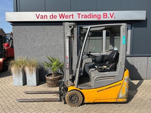 Grote foto jungheinrich efg215 efg215 triplo460 freelift sideshift 2016 heftruck forklift electrisch agrarisch heftrucks