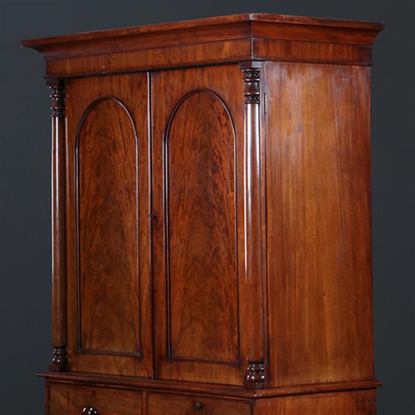 Grote foto antieke kasten mahonie kabinet ca. 1825 met getoogde deuren en zuilen no.901242 antiek en kunst stoelen en banken
