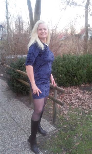 Grote foto stel zoekt vrouw contacten en berichten stel zoekt vrouw