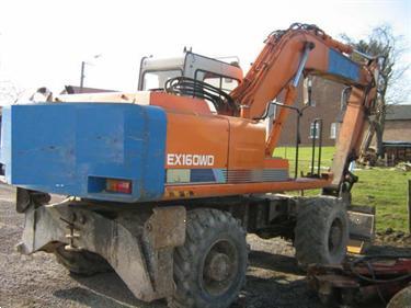 Grote foto gezocht banden kraan daewoo en hitachi doe het zelf en verbouw kranen en graafmachines