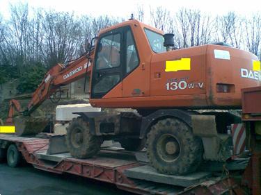Grote foto gezocht banden kraan daewoo en hitachi doe het zelf en verbouw kranen en graafmachines