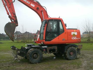 Grote foto gezocht banden kraan daewoo en hitachi doe het zelf en verbouw kranen en graafmachines