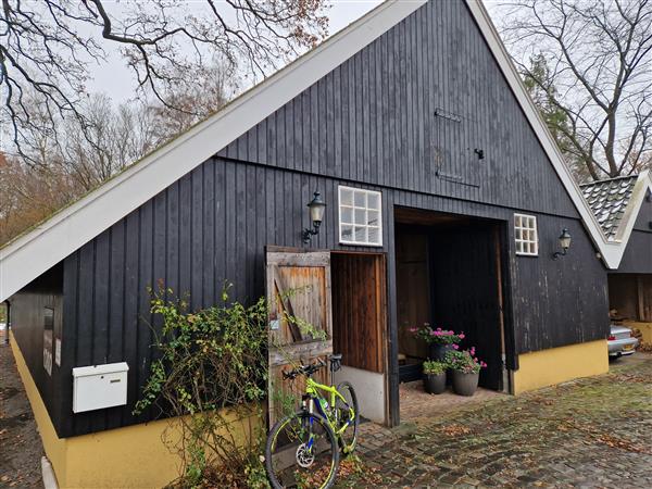 Grote foto flexplek beschikbaar op bosrijke locatie bedrijfspanden werkplekken te huur