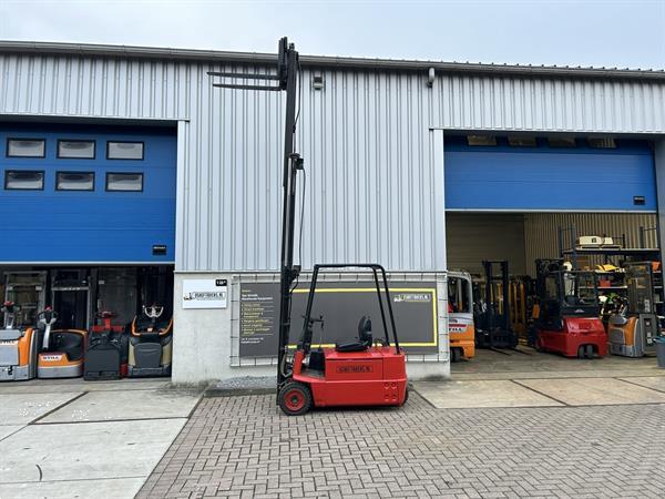 Grote foto vs 21492 elektrische triplex heftruck linde e16s freelift agrarisch heftrucks