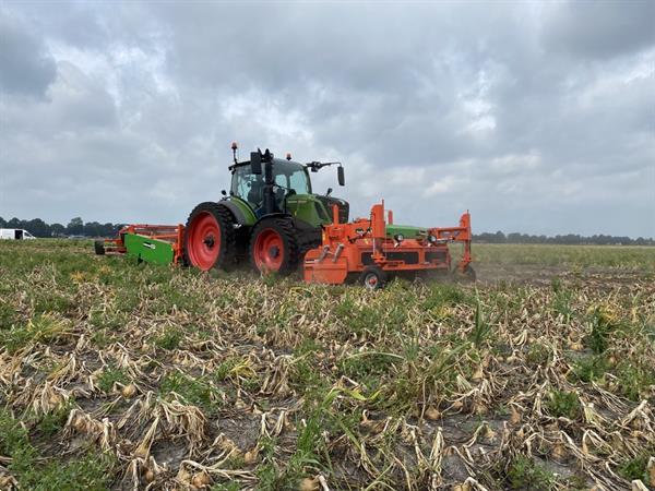 Grote foto holaras um uienloofklapper agrarisch oogstmachines