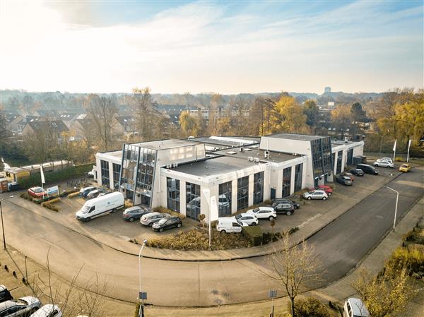 Grote foto te huur kantoorruimte voorerf 2 breda huizen en kamers bedrijfspanden