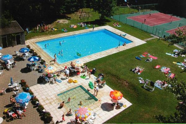 Grote foto vakantiehuis aan een meer op park met zwembad vakantie belgi