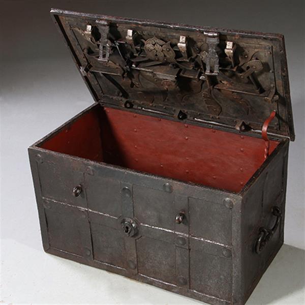 Grote foto ijzeren geldkist of armada neurenberg ca 1690 met sleutel no.913130 antiek en kunst stoelen en banken