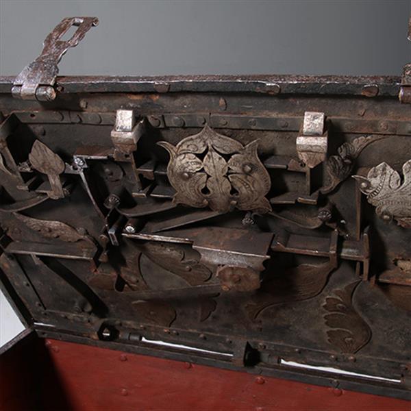 Grote foto ijzeren geldkist of armada neurenberg ca 1690 met sleutel no.913130 antiek en kunst stoelen en banken