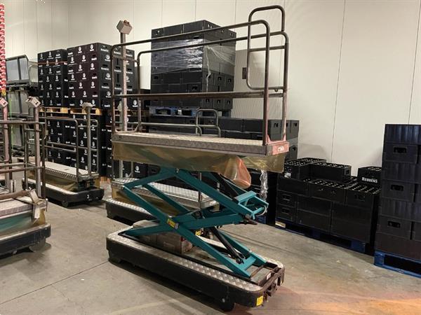 Grote foto berg electro buisrailwagen met hydraulische schaar spoor 55 cm agrarisch tuinbouw