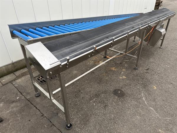 Grote foto rvs transportband schuin 400 x 32 cm met rollenbaan 395 x 50 cm agrarisch transportbanden