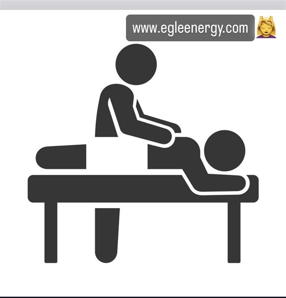 Grote foto masseuse heeft tijd diensten en vakmensen masseurs en massagesalons