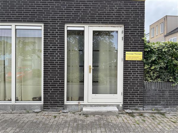 Grote foto masseuse heeft tijd diensten en vakmensen masseurs en massagesalons