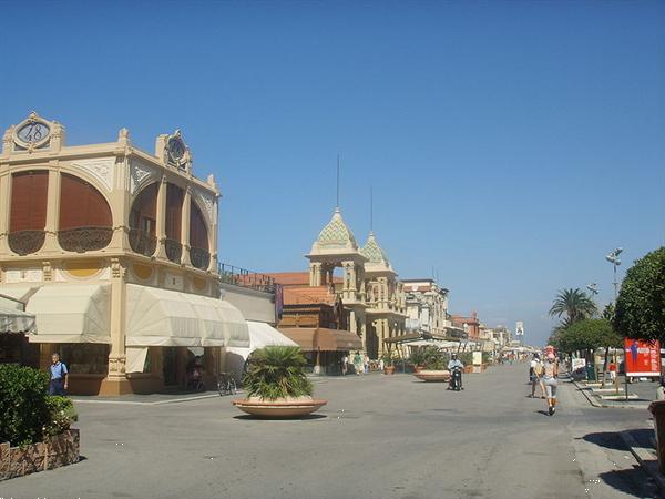 Grote foto stacaravans aan zee toscane italie viareggio caravans en kamperen stacaravans