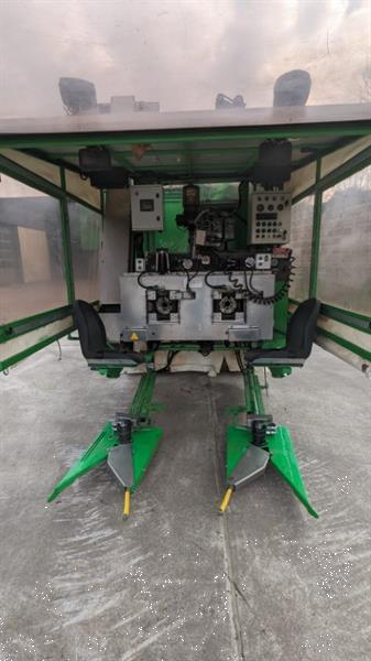 Grote foto tumoba sp2 spruitenplukker nagekeken en met extra beveiligingen agrarisch oogstmachines