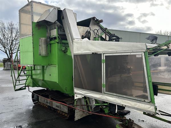 Grote foto tumoba sp2 spruitenplukker nagekeken en met extra beveiligingen agrarisch oogstmachines