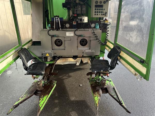 Grote foto tumoba sp2 spruitenplukker nagekeken en met extra beveiligingen agrarisch oogstmachines