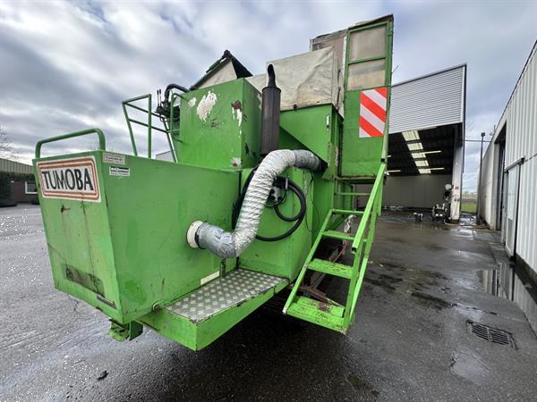 Grote foto tumoba sp2 spruitenplukker nagekeken en met extra beveiligingen agrarisch oogstmachines