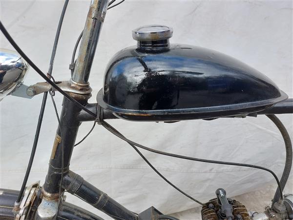 Grote foto fiets met hulpmotor fietsen en brommers oldtimers