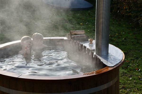 Grote foto houtgestookte hottub welltub sport en fitness overige sport en fitness