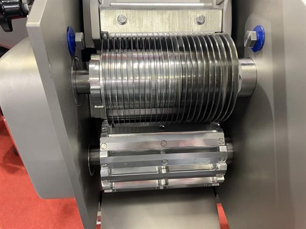 Grote foto foodlogistik shreddr classic 140 snijmachine voor blokken juliene reepjes friet en plakken agrarisch tuinbouw