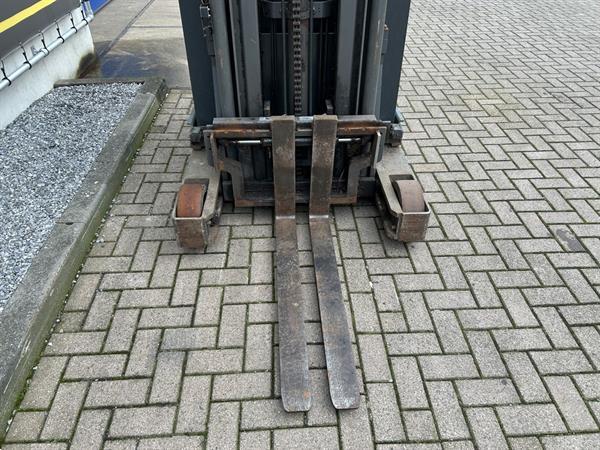 Grote foto vs 21535 reachtruck triplex atlet 5500mm vrieshuis uitvoering doe het zelf en verbouw hefwerktuigen