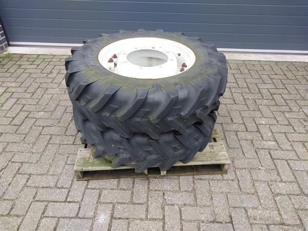 Grote foto voorwielen fiat new holland 12.4 r24 agrarisch wielen