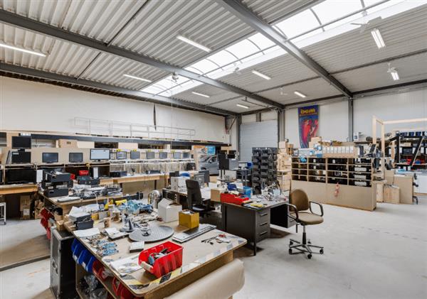 Grote foto te huur bedrijfspand celciusstraat 9 weert huizen en kamers bedrijfspanden