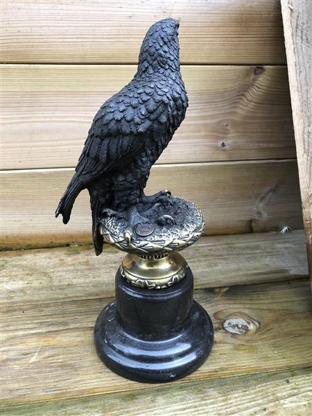 Grote foto een bronzen beeld van een adelaar tuin en terras tuindecoratie