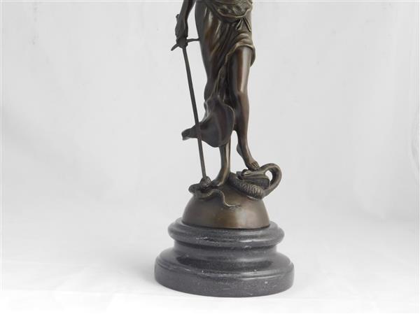 Grote foto een bronzen beeld van de vrouwe justitia tuin en terras tuindecoratie