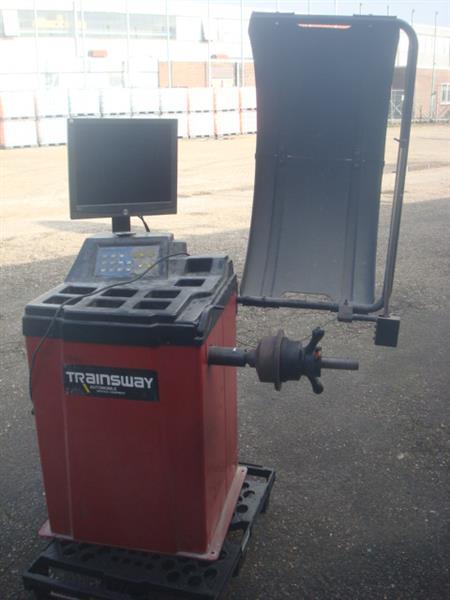 Grote foto trainsway balanceer apparaat banden machine auto diversen gereedschap