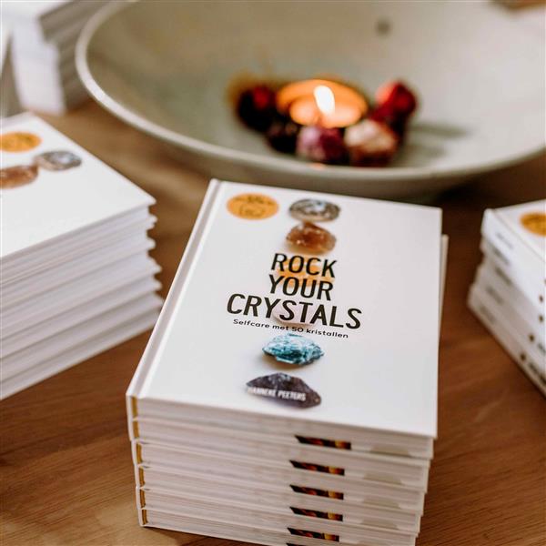 Grote foto rock your crystals het eerste zeer succesvolle boek van hanneke peeters boeken overige boeken