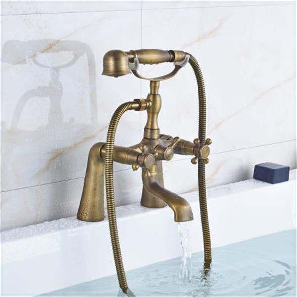 Grote foto klassieke bronzen badkraan montage op badrand huis en inrichting complete badkamers