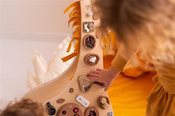 Grote foto sensorisch bord giraffe wandboard hangend kinderen en baby overige