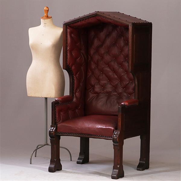 Grote foto porters chair huifzetel 18e eeuws rood bekleed deels gecapitonneerd no.922840 antiek en kunst stoelen en banken