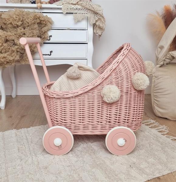 Grote foto poppenwagen roze met beige dekens en pompons roze met beige dekens pompons kinderen en baby poppen