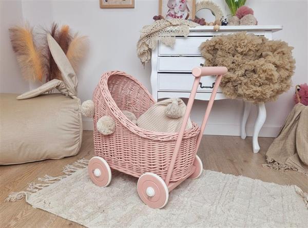 Grote foto poppenwagen roze met beige dekens en pompons roze met beige dekens pompons kinderen en baby poppen