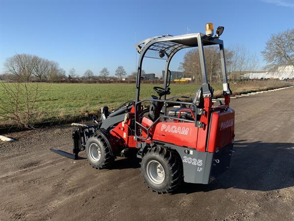 Grote foto pacam 2025lf 25 pk 1510 kg minishovel like giant weidemann agrarisch shovels