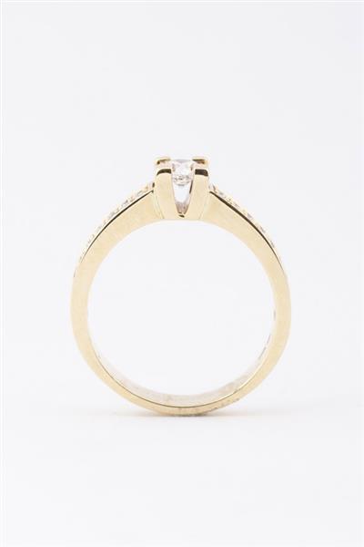 Grote foto gouden band ring met briljanten sieraden tassen en uiterlijk ringen voor haar