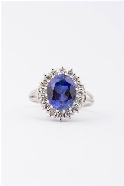 Grote foto wit gouden entourage ring met saffier en diamanten sieraden tassen en uiterlijk ringen voor haar