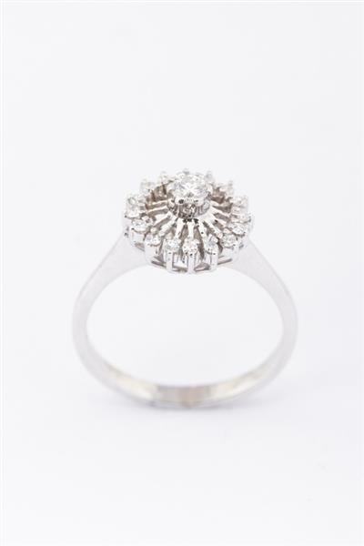 Grote foto wit gouden entourage ring met briljant en diamanten kleding dames sieraden