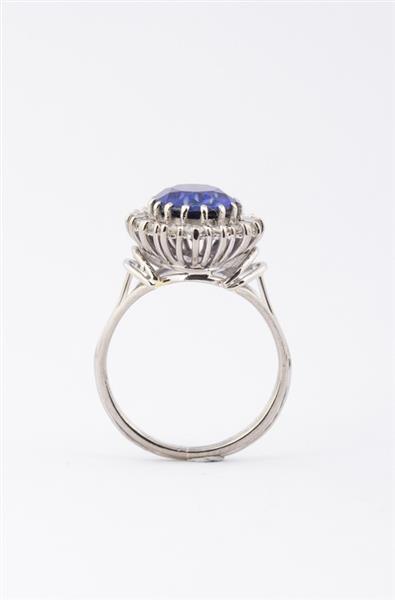Grote foto wit gouden entourage ring met saffier en diamanten kleding dames sieraden