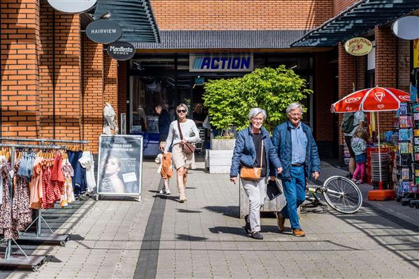 Grote foto te huur winkelpand de schoof 238 240 hendrik ido ambacht huizen en kamers bedrijfspanden