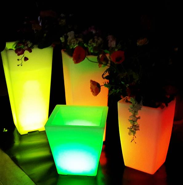 Grote foto oplaadbare bloempot 55 cm led rgb inclusief afstandsbediening funnylights taurus tuinlamp tuin en terras verlichting