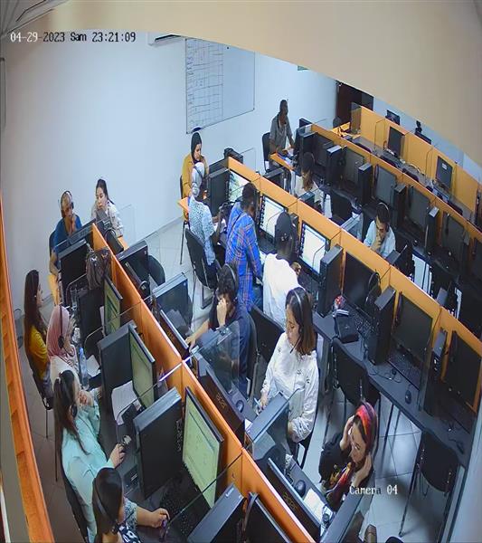 Grote foto callcenter klaar om te starten diensten en vakmensen aannemers