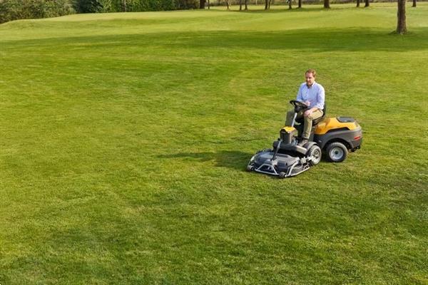 Grote foto stiga park 4wd frontmaaier 110 cm pro maaidek tuin en terras zitmaaiers